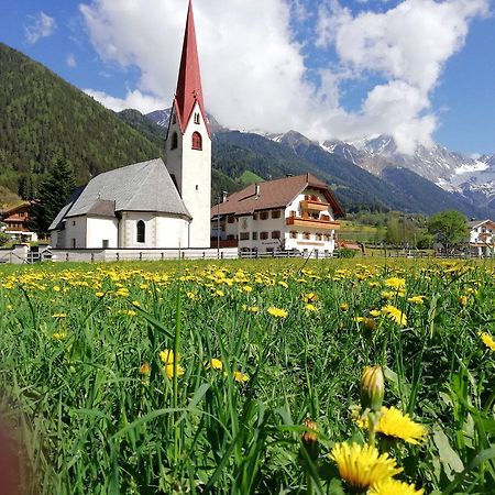 Hotel Messnerwirt Antholz Mittertal Exterior foto
