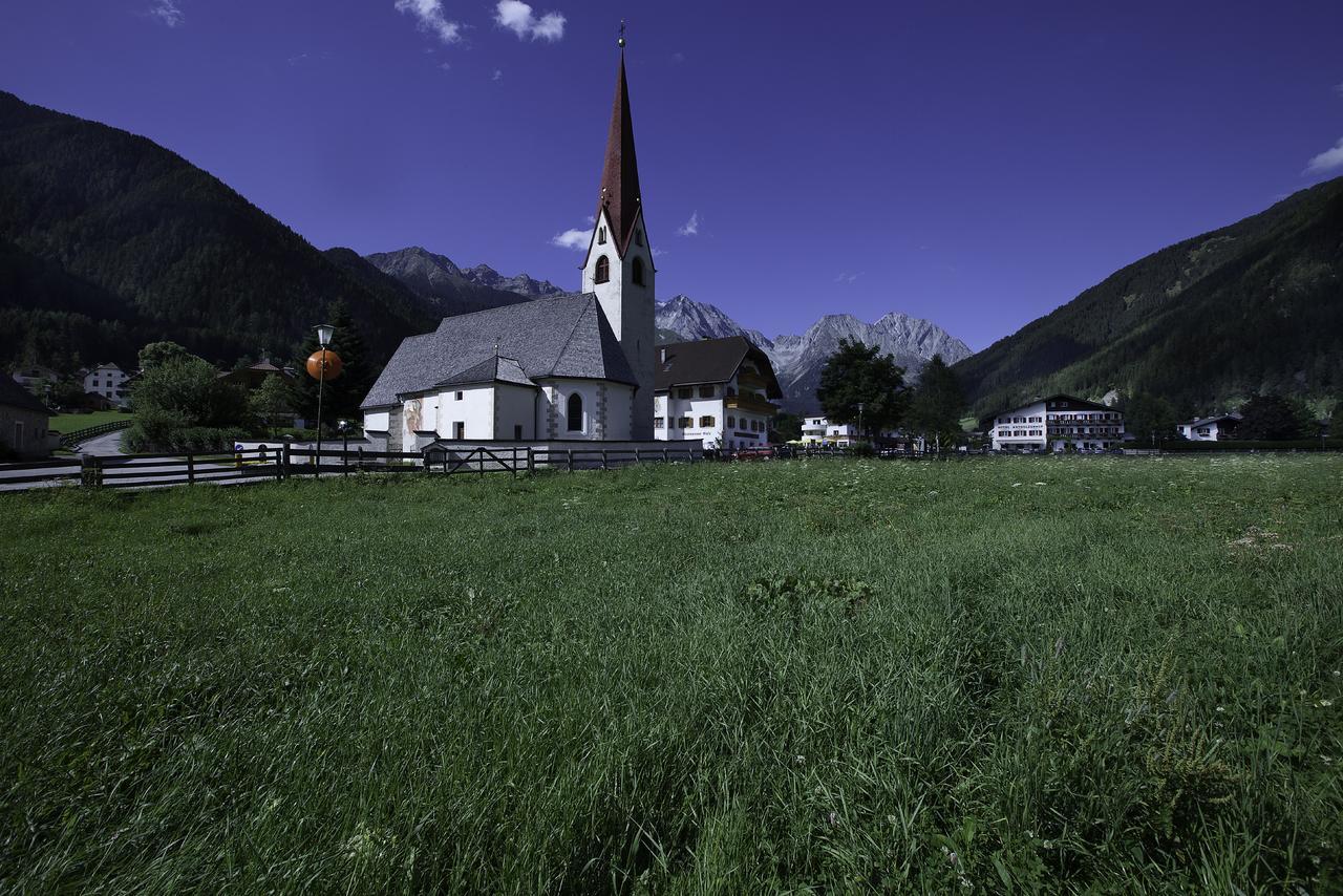 Hotel Messnerwirt Antholz Mittertal Exterior foto